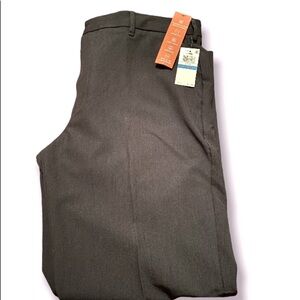 Van Heusen Traveler Even Temp Straight Fit Dress Pants. NWT